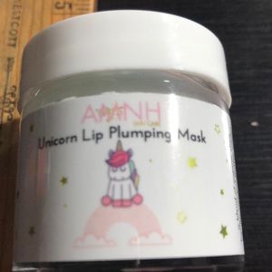 Unicorn lip plumping mask